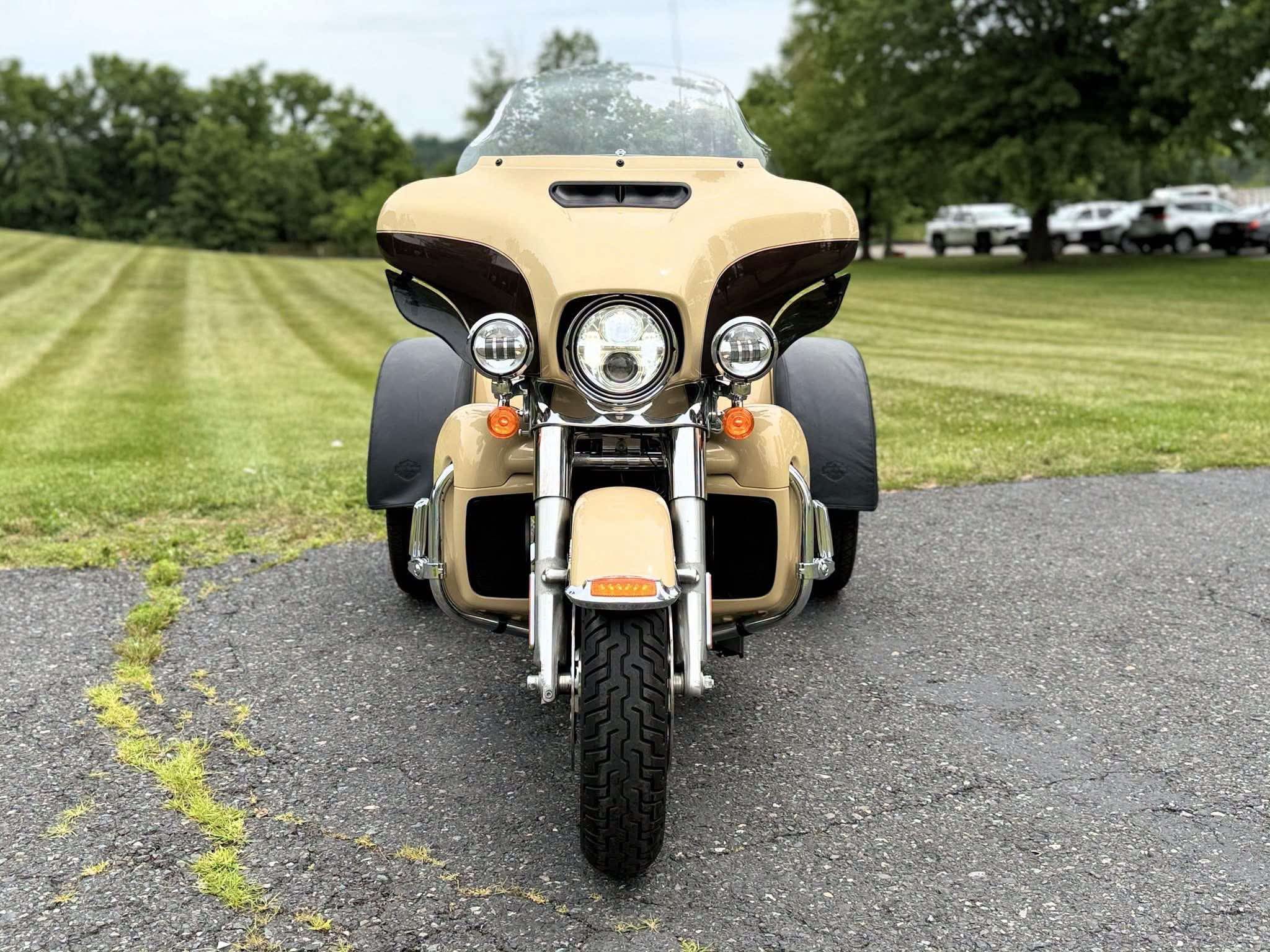 2014 Harley Davidson Triglide Ultra Classic FLHTCUTG Trike - photo 1